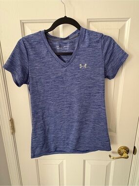Under Armour Women’s Heathered Blue V-Neck Short Sleeve Tee